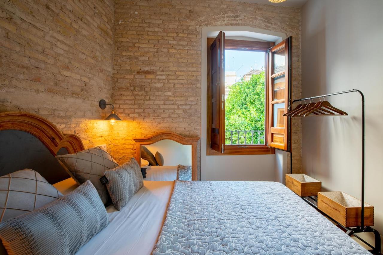 Dona Elvira Suites Cathedral Seville Exterior photo