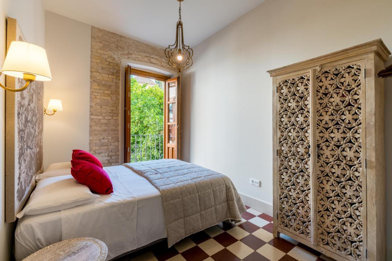 Dona Elvira Suites Cathedral Seville Exterior photo