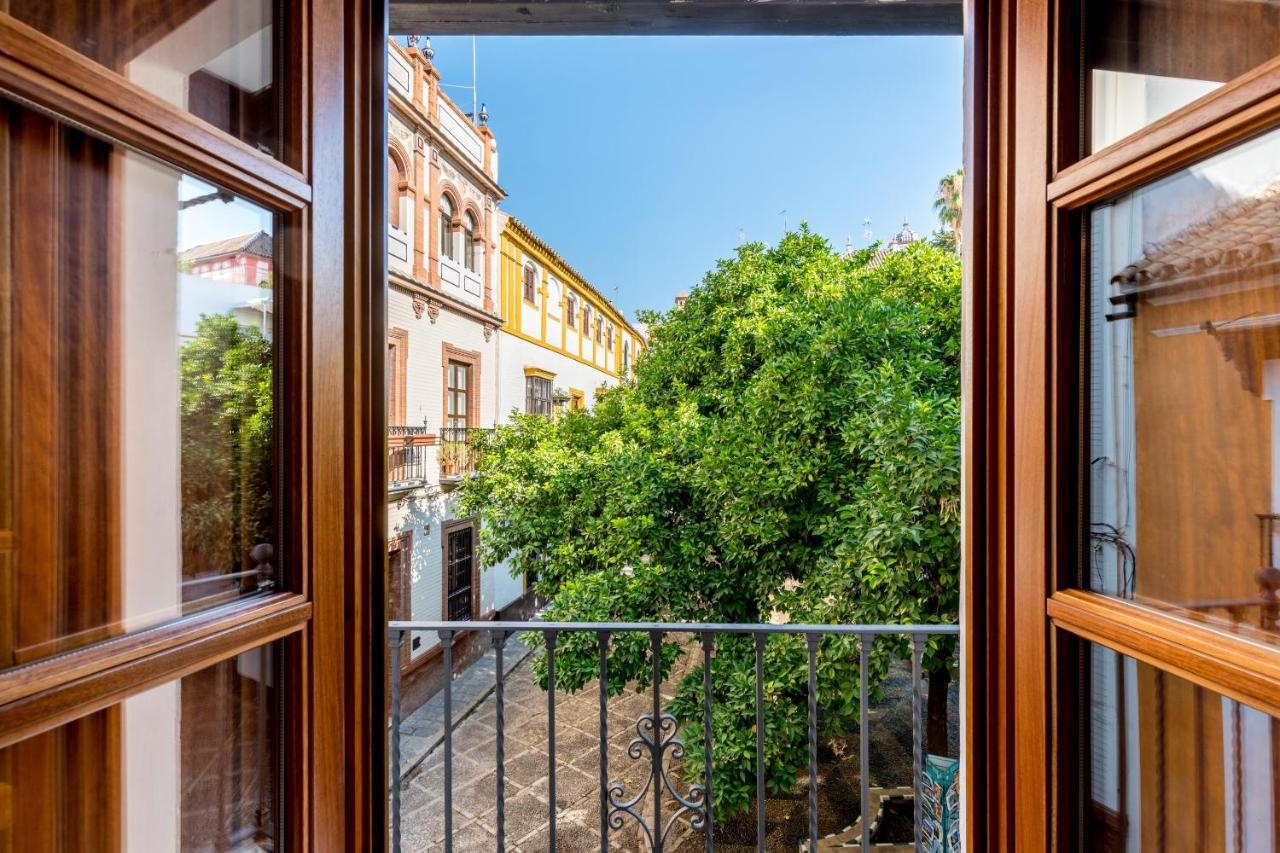 Dona Elvira Suites Cathedral Seville Exterior photo