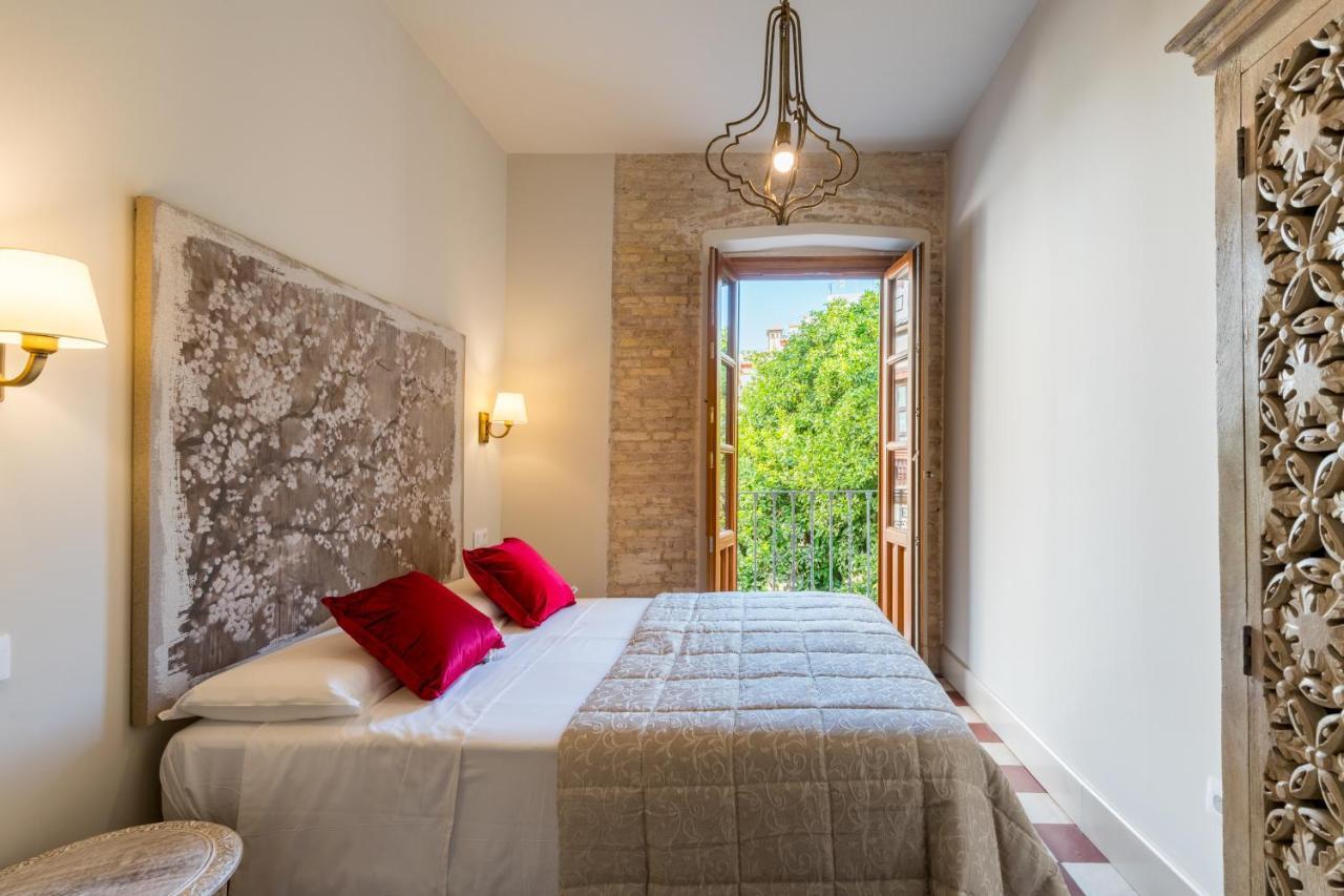 Dona Elvira Suites Cathedral Seville Exterior photo
